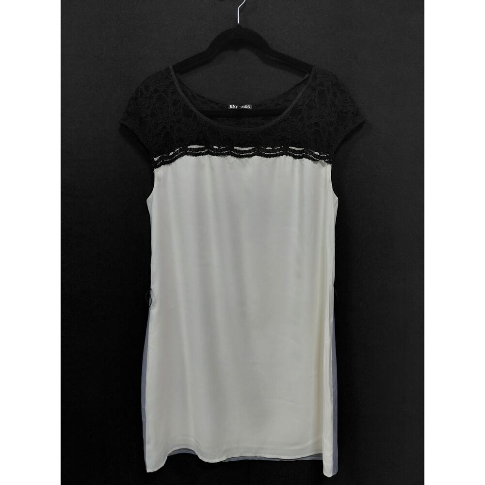 EXPRESS Black and White Lace Dress Solid Short Sleeve Knee Length Women Size M
